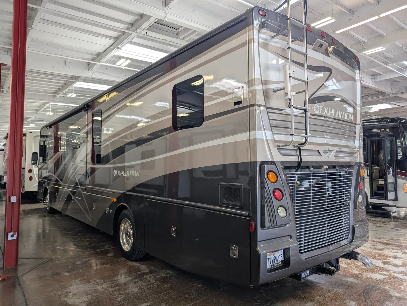 2015 Fleetwood Expedition 40X - Photo 3