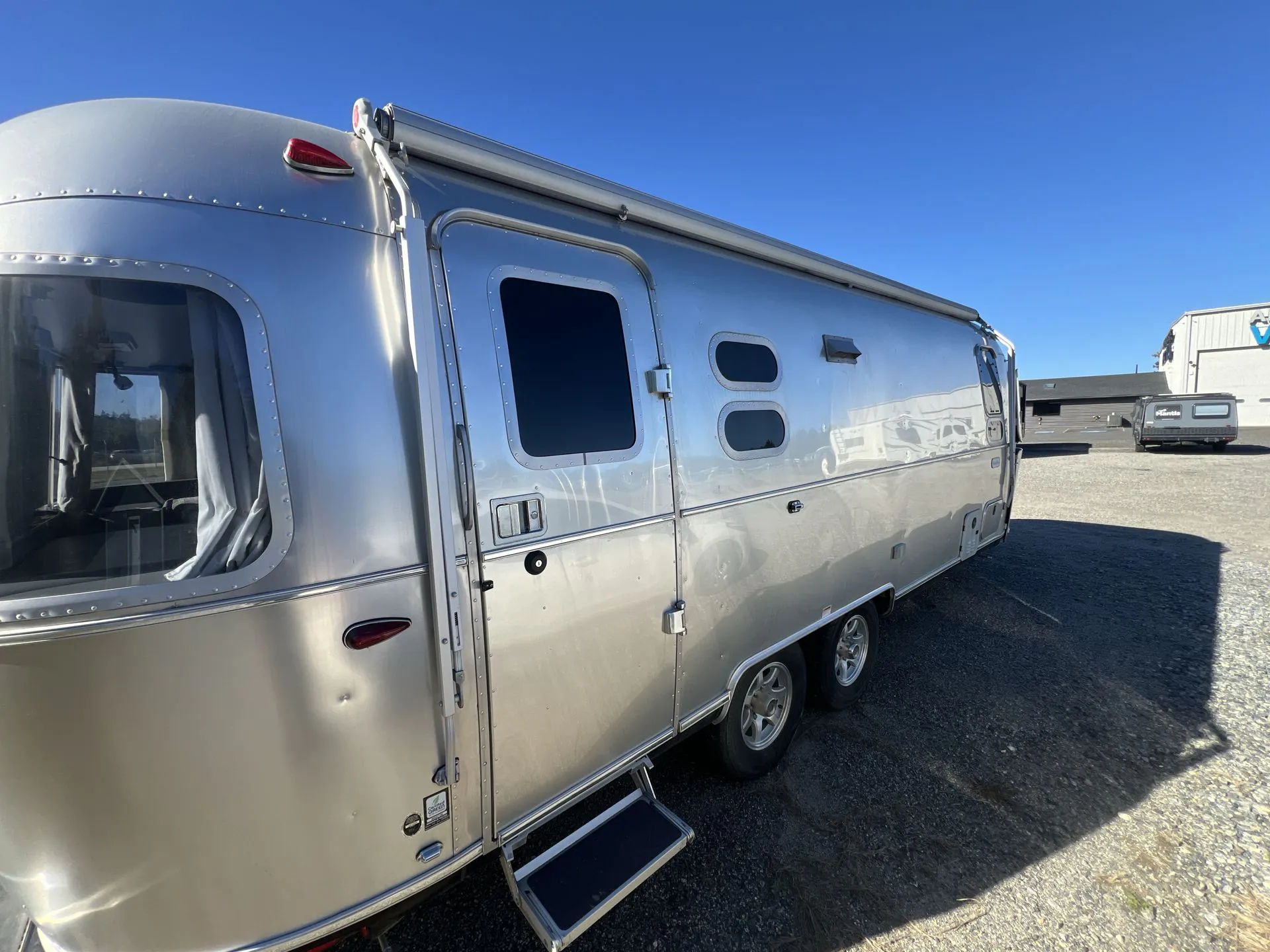 2023 Airstream Flying Cloud 25FB Twin - Photo 4