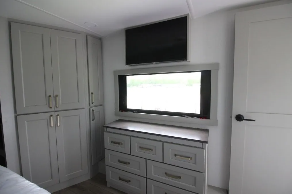 2025 Brinkley Model G 3250, Photos photo 9