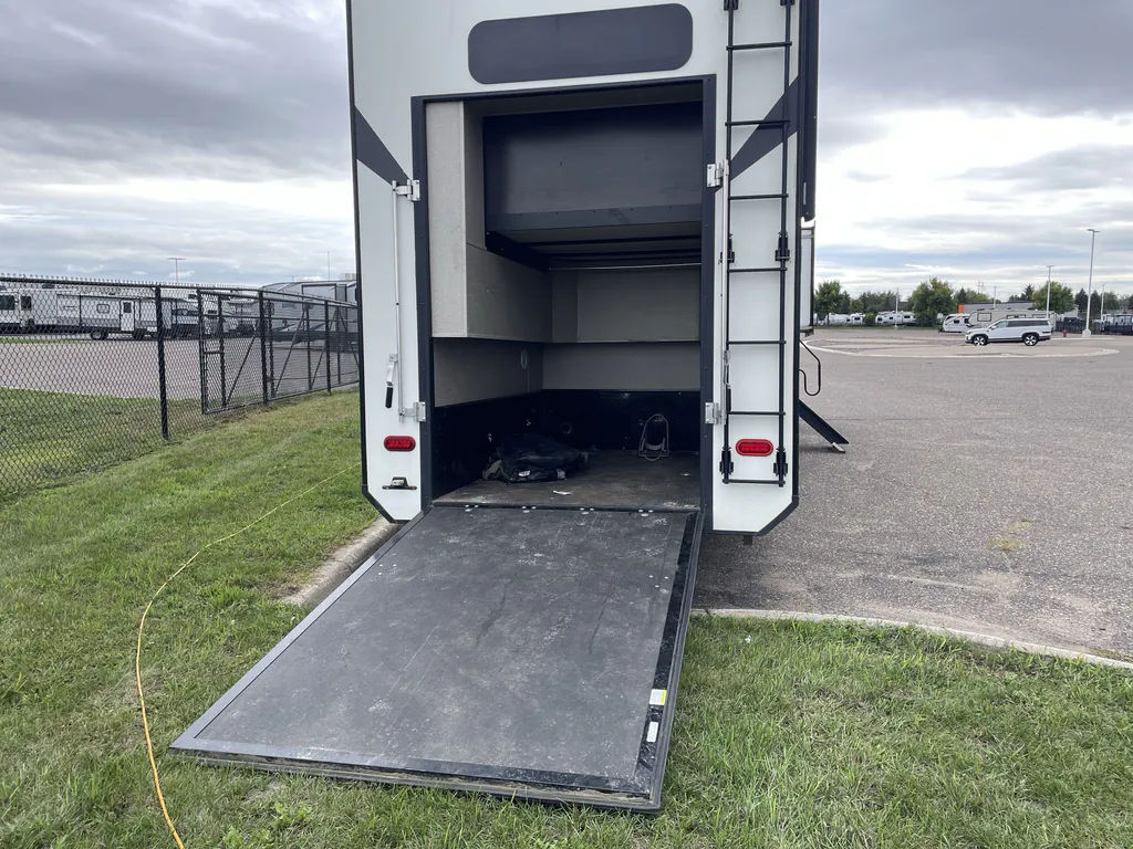 2018 Grand Design Momentum 376TH, Photos photo 34