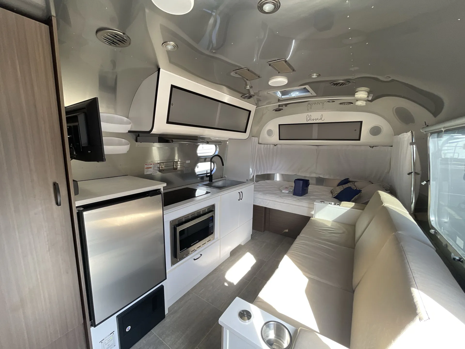 2020 airstream Caravel 22FB — living area main