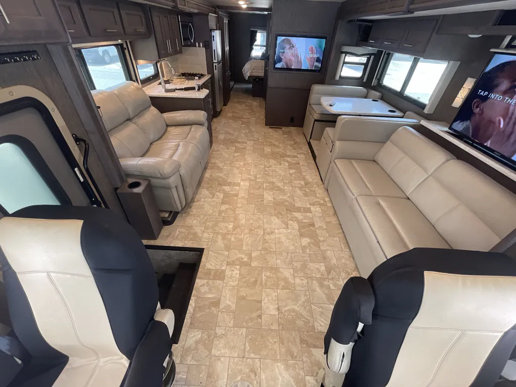 2021 Thor Motor Coach Challenger 35MQ, Photos photo 27