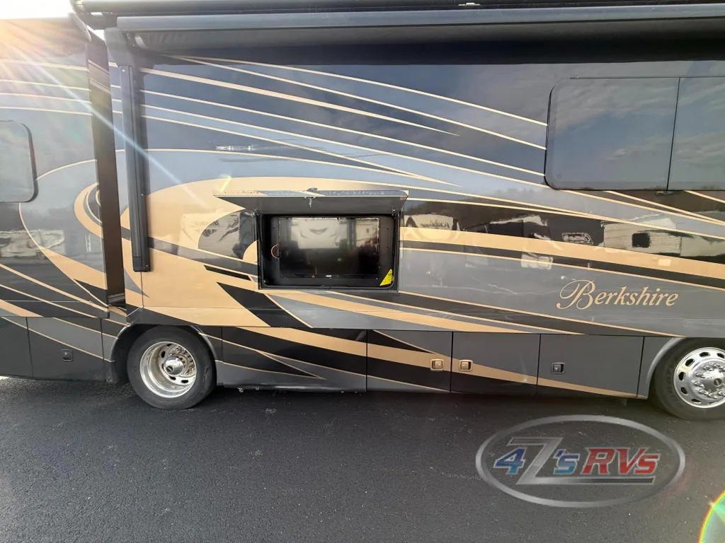 2015 Forest River Berkshire 34QS, Photos photo 9