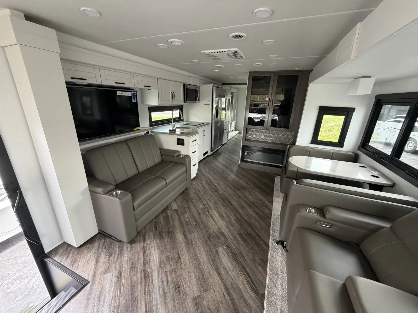 2026 Jayco Seneca 37M - Photo 4