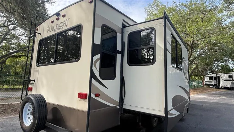 2018 Forest River Wildcat 30GT — Photo 7