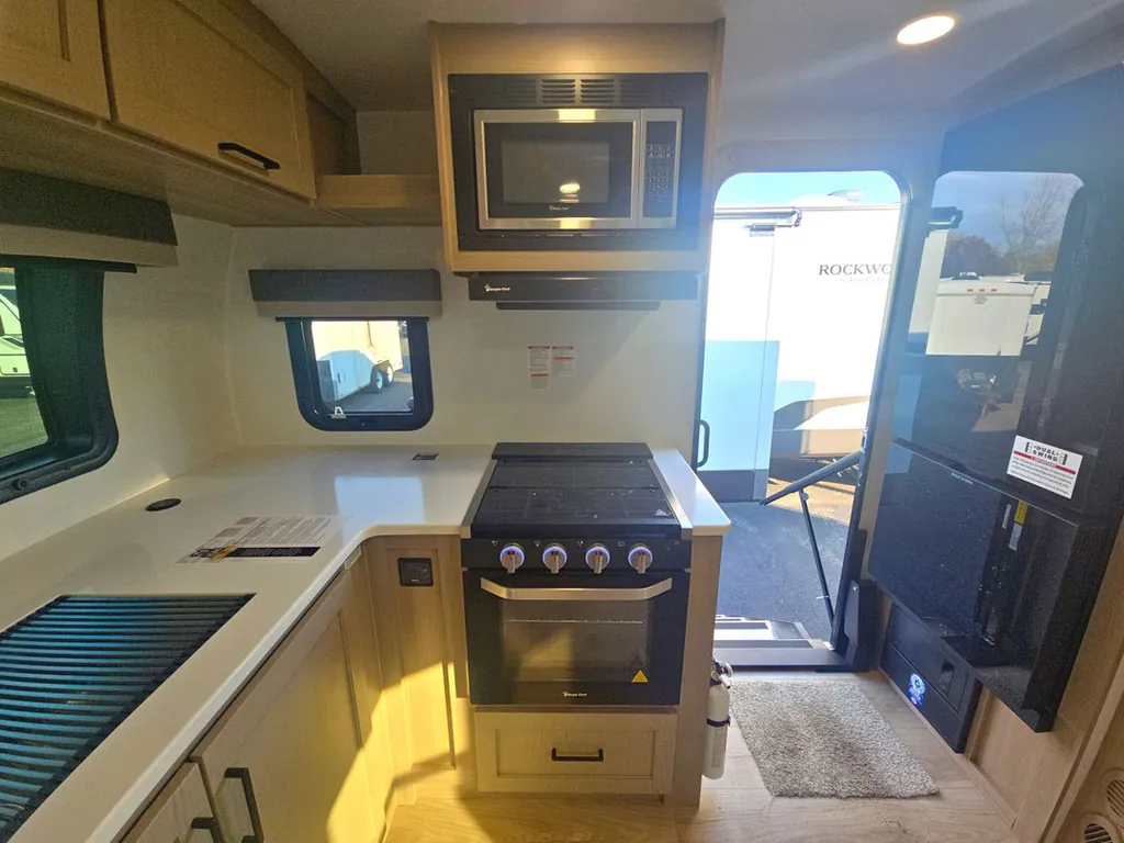 2026 Forest River Rockwood Mini Lite 2506FK, Photos photo 5