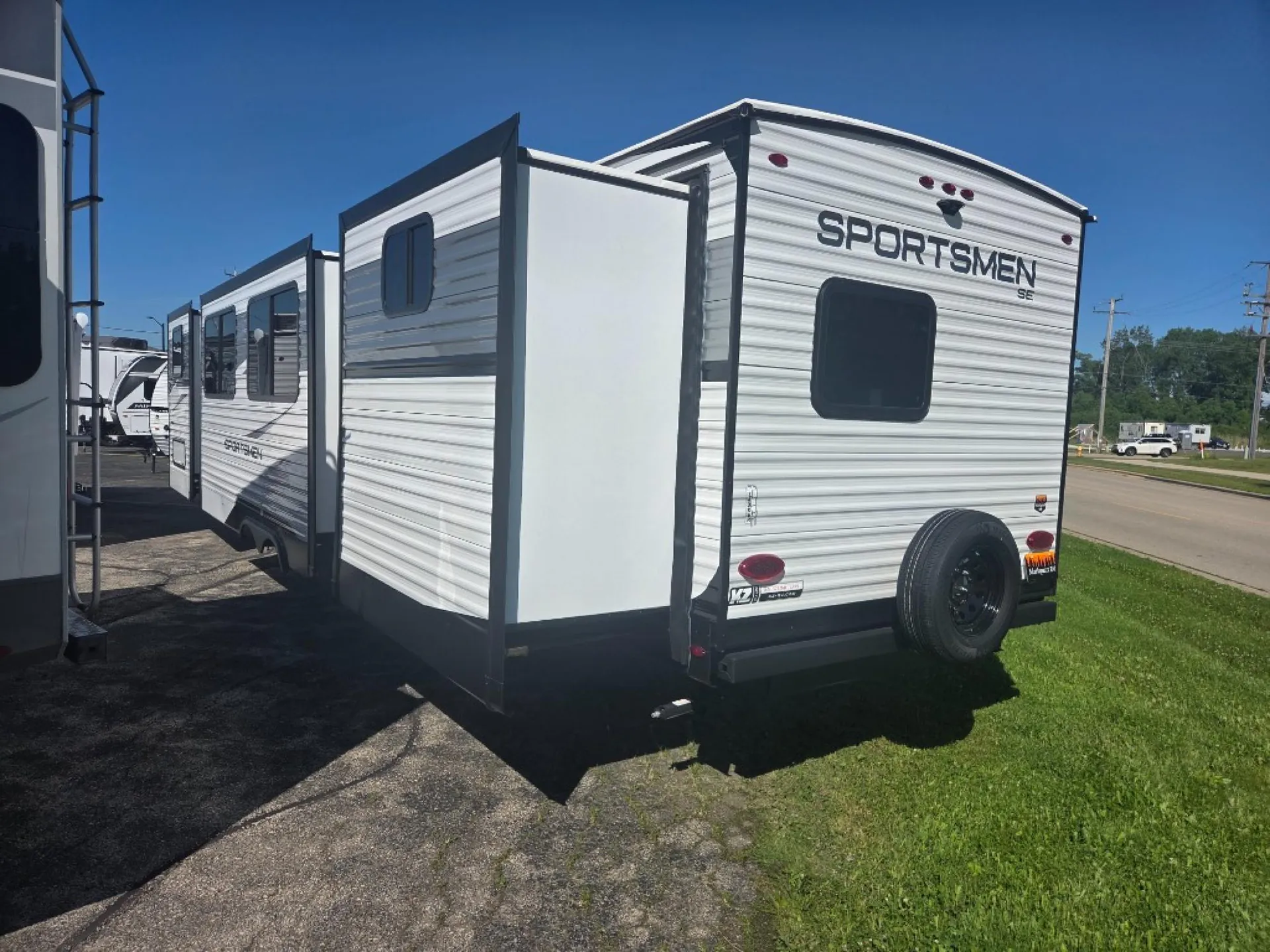 2027 K-Z Sportsmen SE 333BHKSE - Photo 3