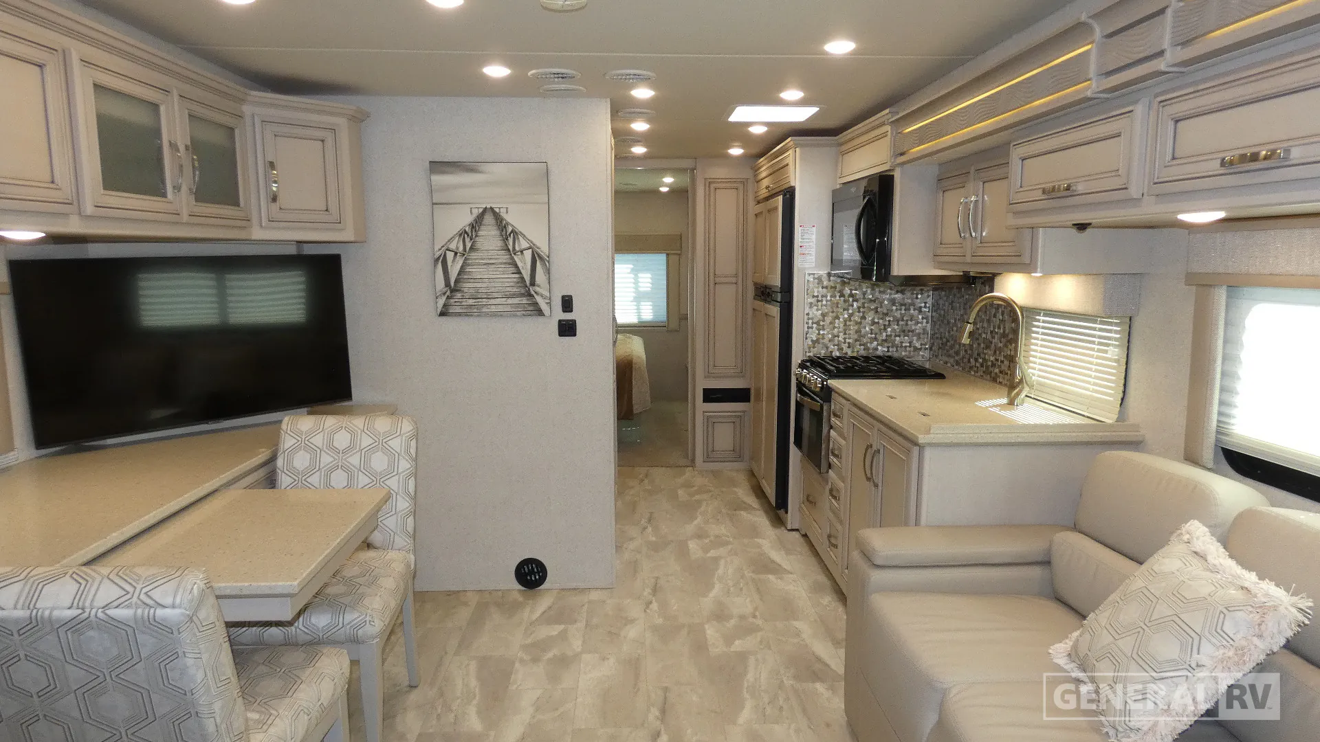 2022 Newmar Bay Star 3226 - Photo 2