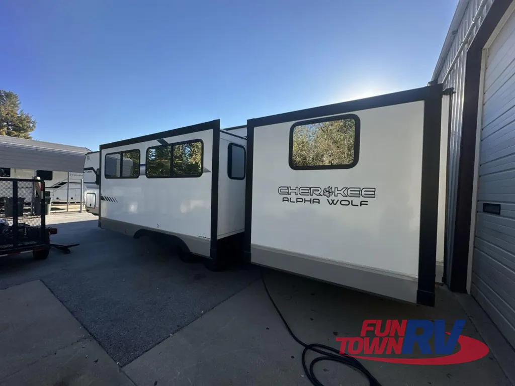 2025 Forest River Cherokee Alpha Wolf 33BH, Photos photo 7