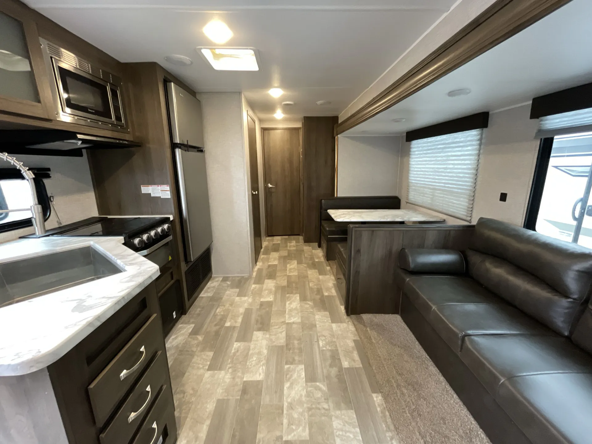 2021 East to West Della Terra 323QB — living area main