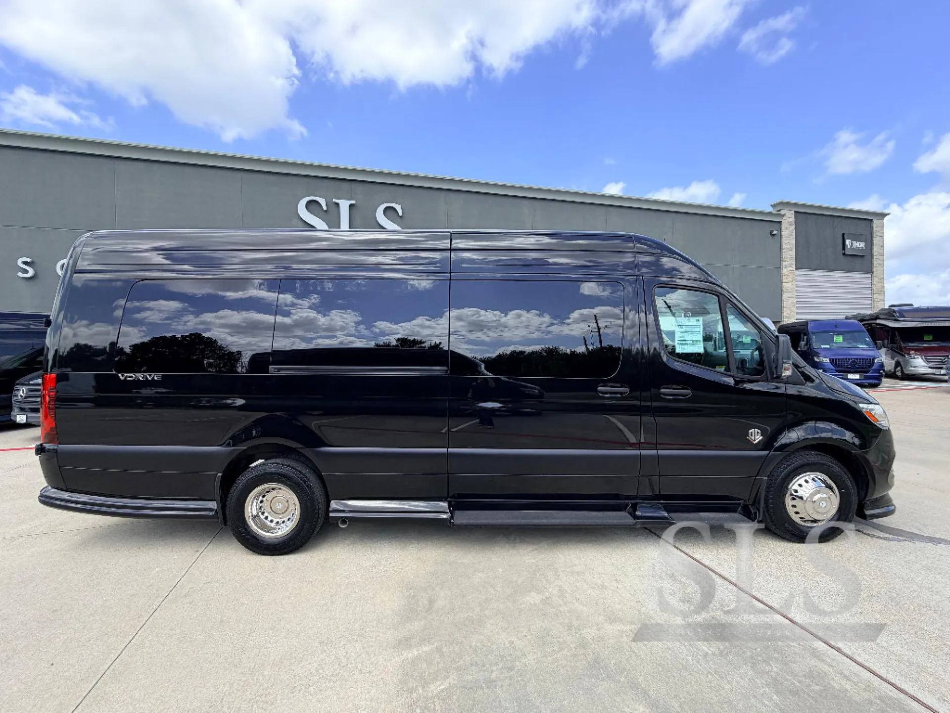 2027 OGV Luxury Coach V-Drive 10RJ - Photo 3