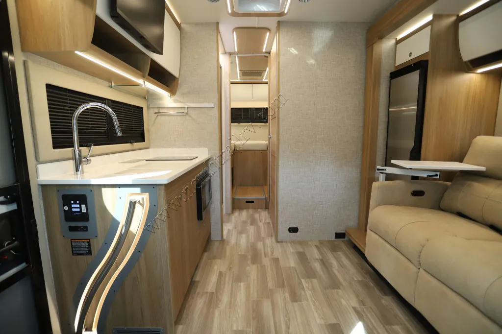 2026 Tiffin Wayfarer 25 XLW, Photos photo 3