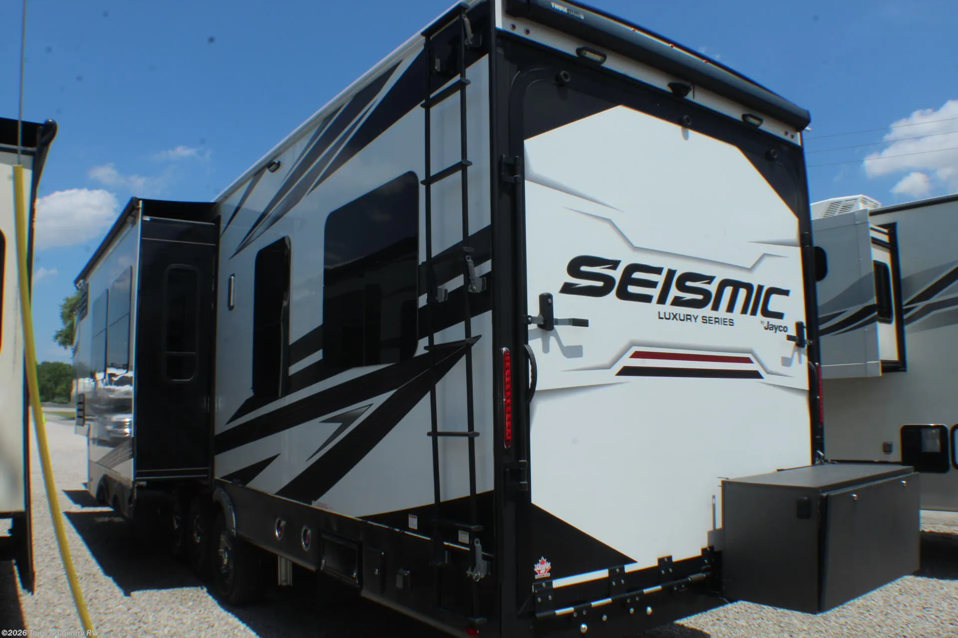 2023 Jayco Seismic Luxury Series 4113 - Photo 3