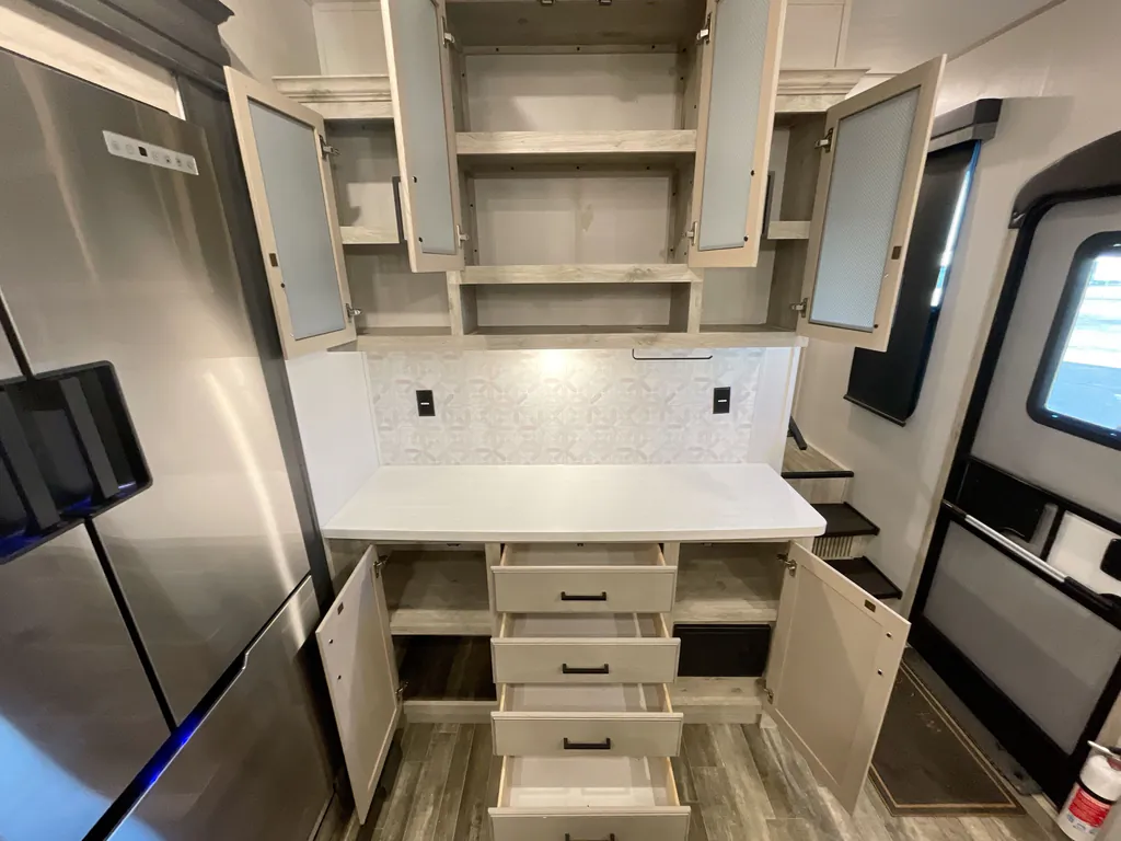 2023 Keystone Avalanche 390DS, Photos photo 12