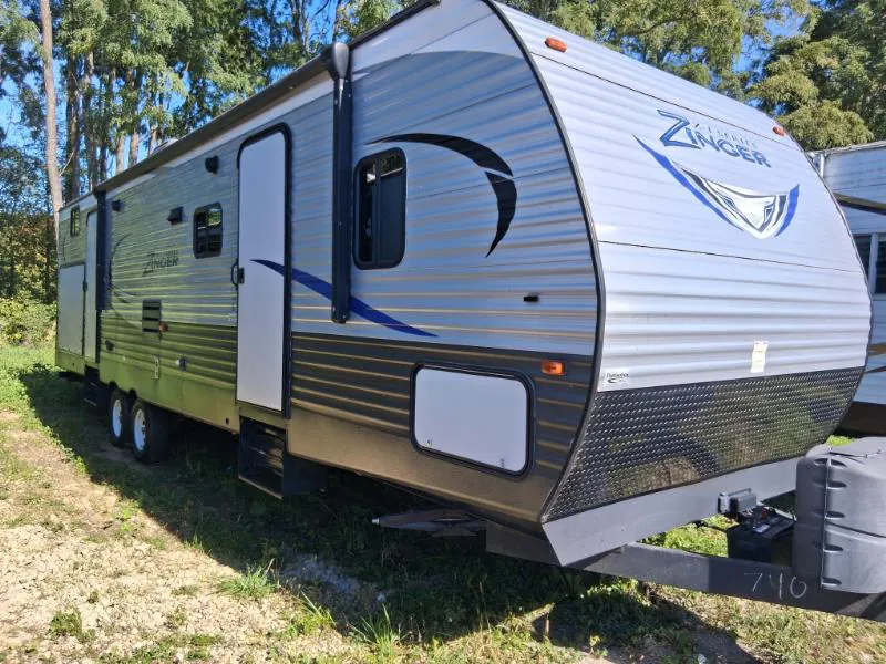 2017 CrossRoads Zinger 328SB - Photo 4
