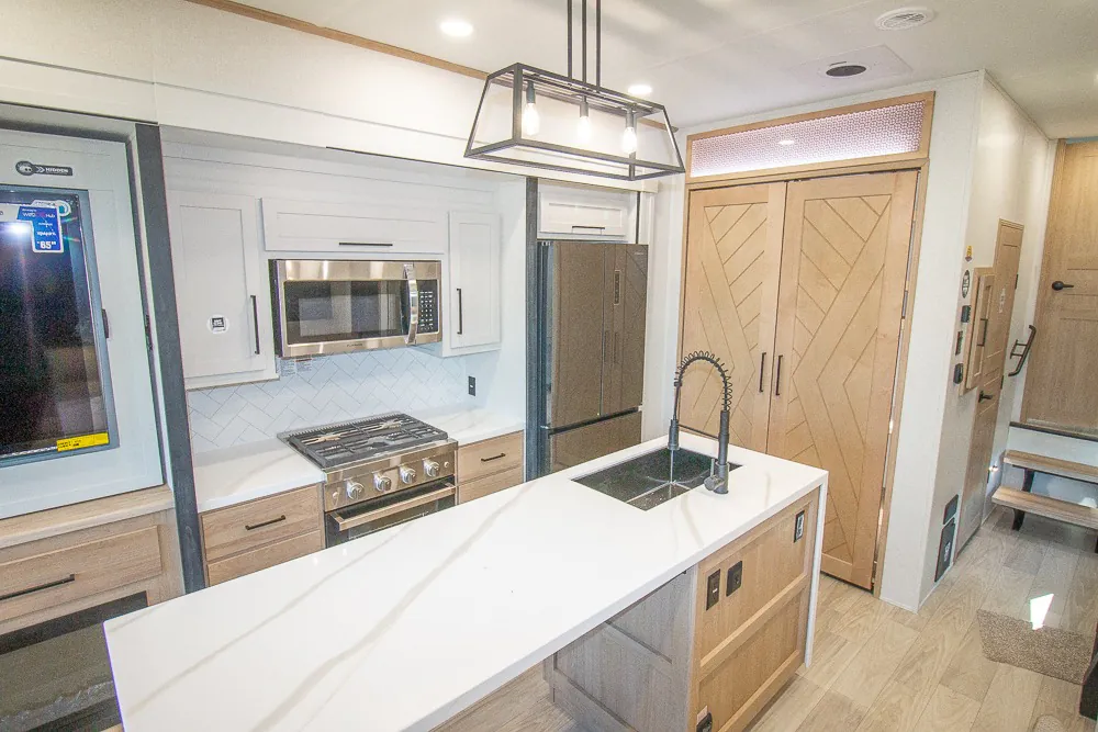 2026 Forest River Sandpiper 3900HBLR - Photo 4