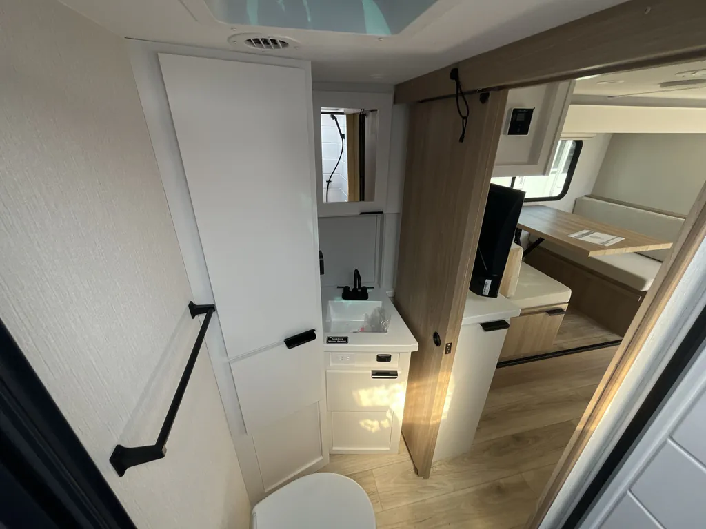2027 Winnebago Micro Minnie 2108DS, Photos photo 13