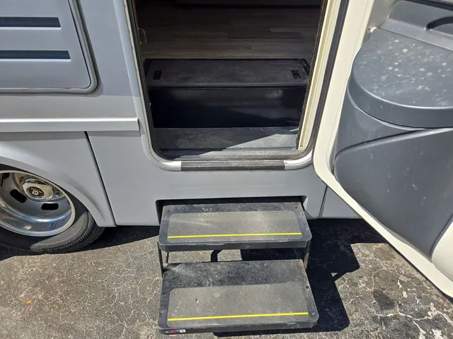 2023 Tiffin Wayfarer 25 JW, Photos photo 2