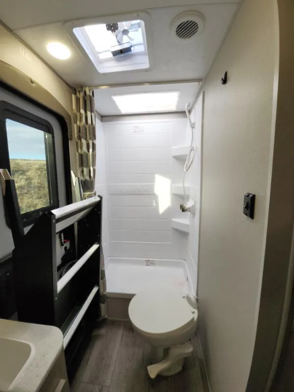 2026 Coachmen Catalina Legacy Edition 273DBHCK, Photos photo 16