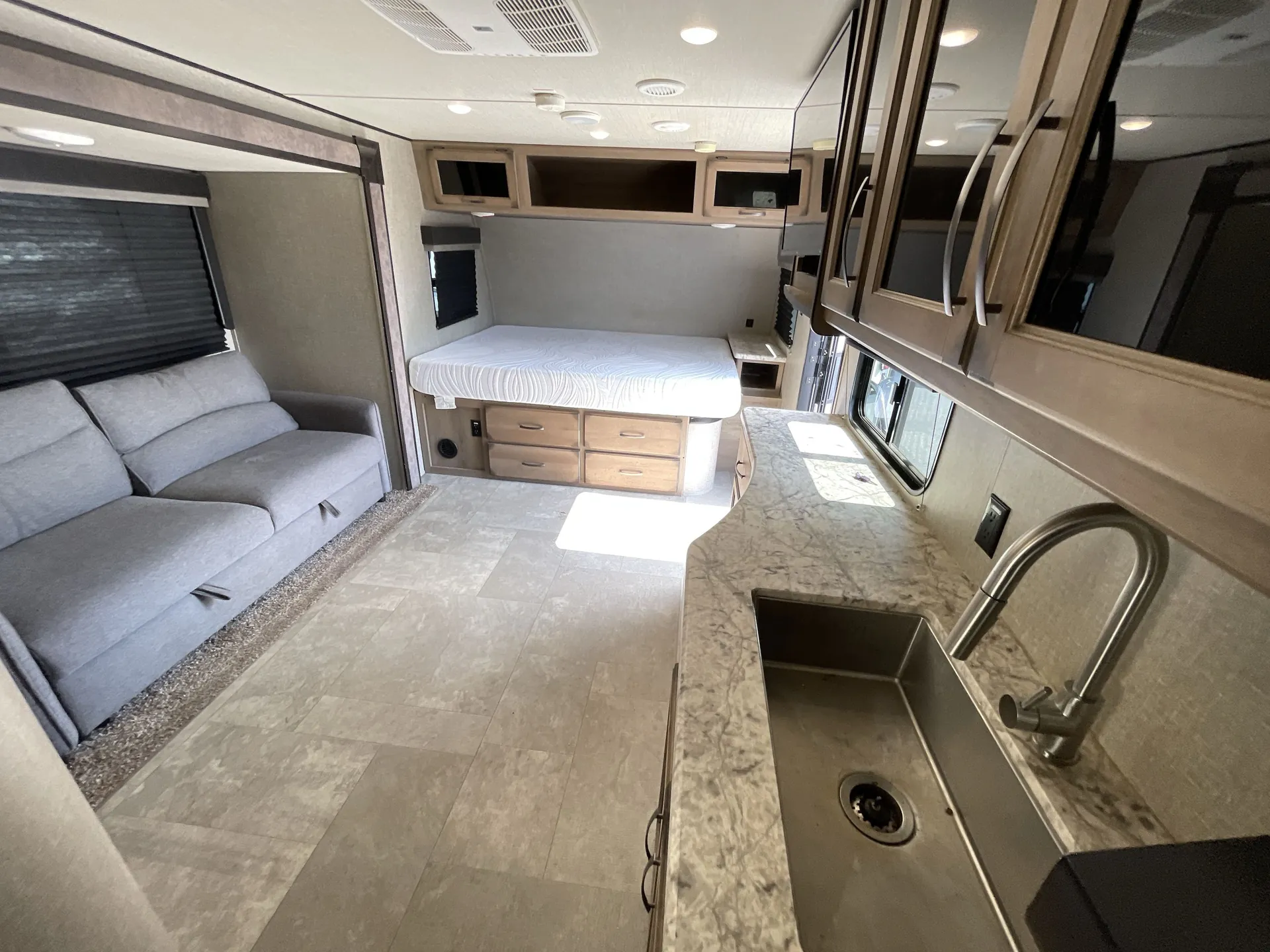 2020 Grand Design Transcend Xplor 187MK — leveling system