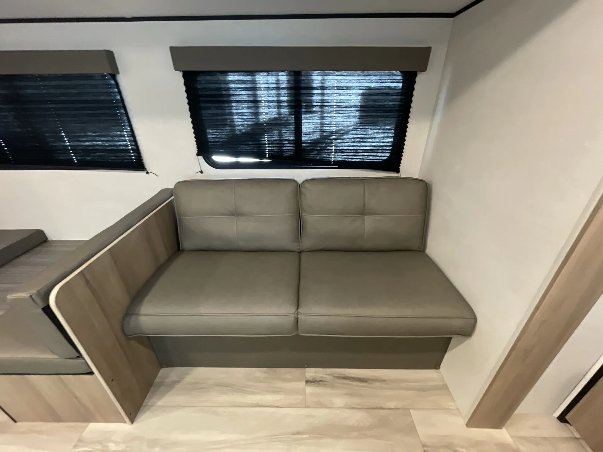 2026 Keystone Coleman 27B — living area main