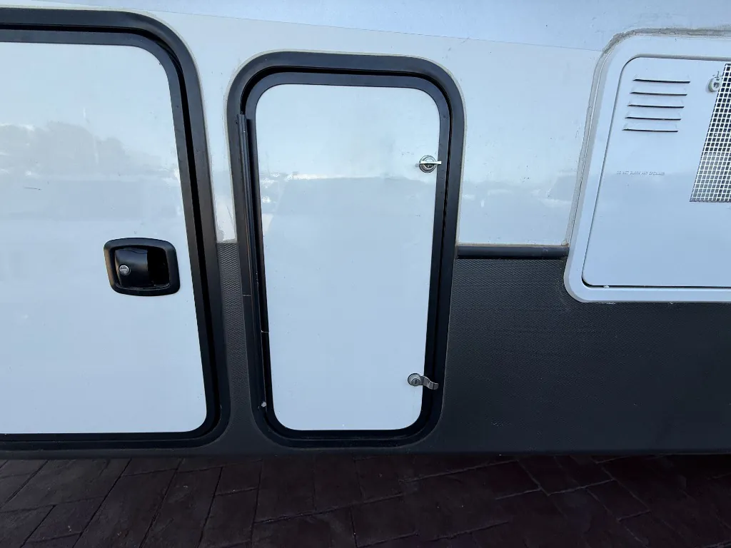 2021 Keystone Alpine 3120RS dealer photo 4 from Pinnacle RV
