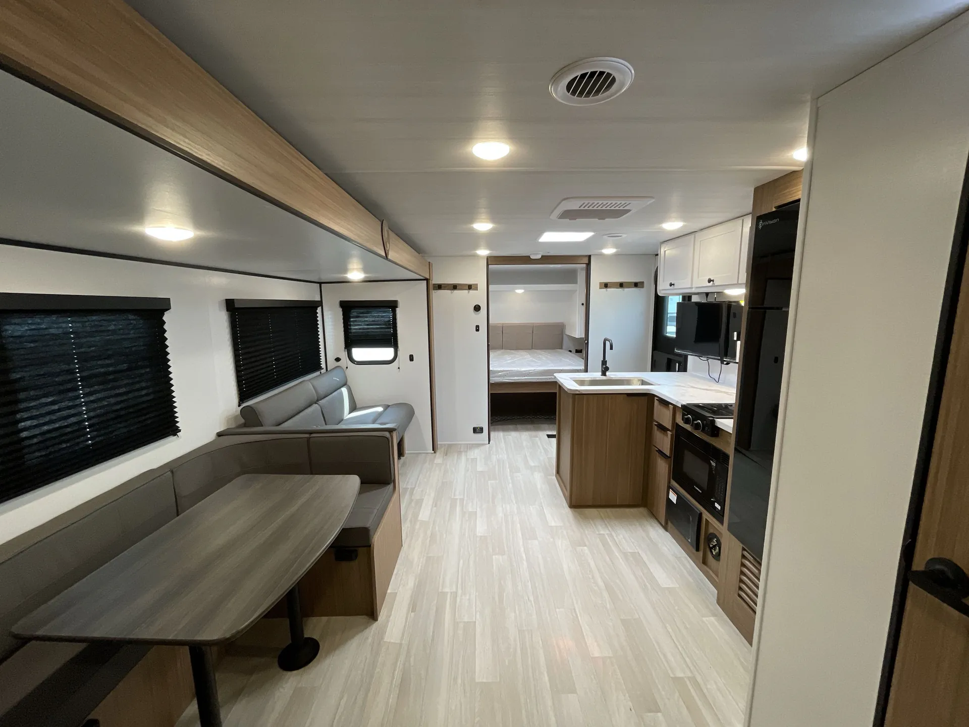 2027 Keystone Passport Classic 284QBCWE — living area main