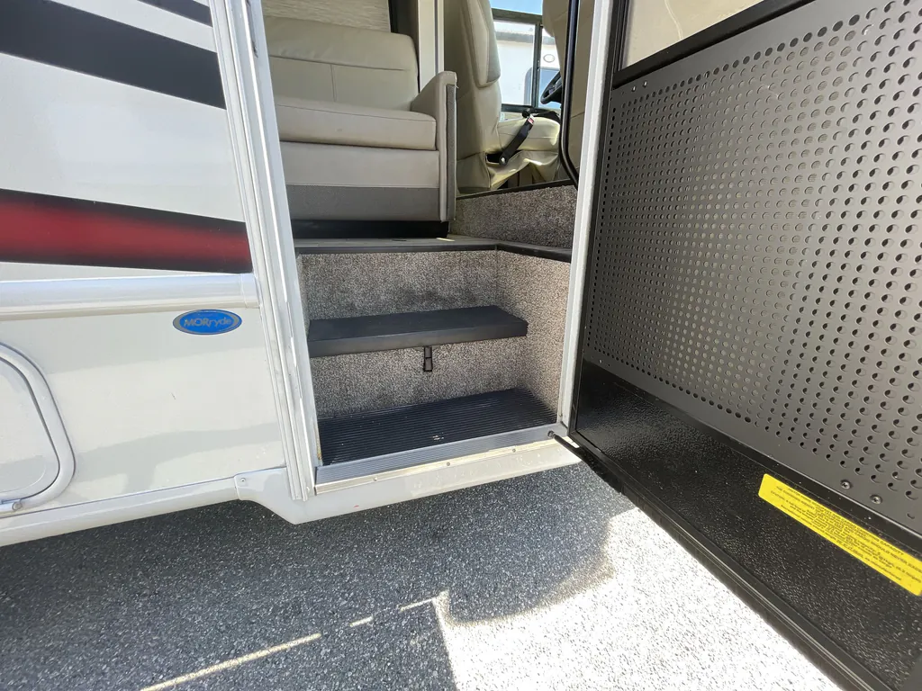 2023 Thor Motor Coach Vegas 24.3, Photos photo 27