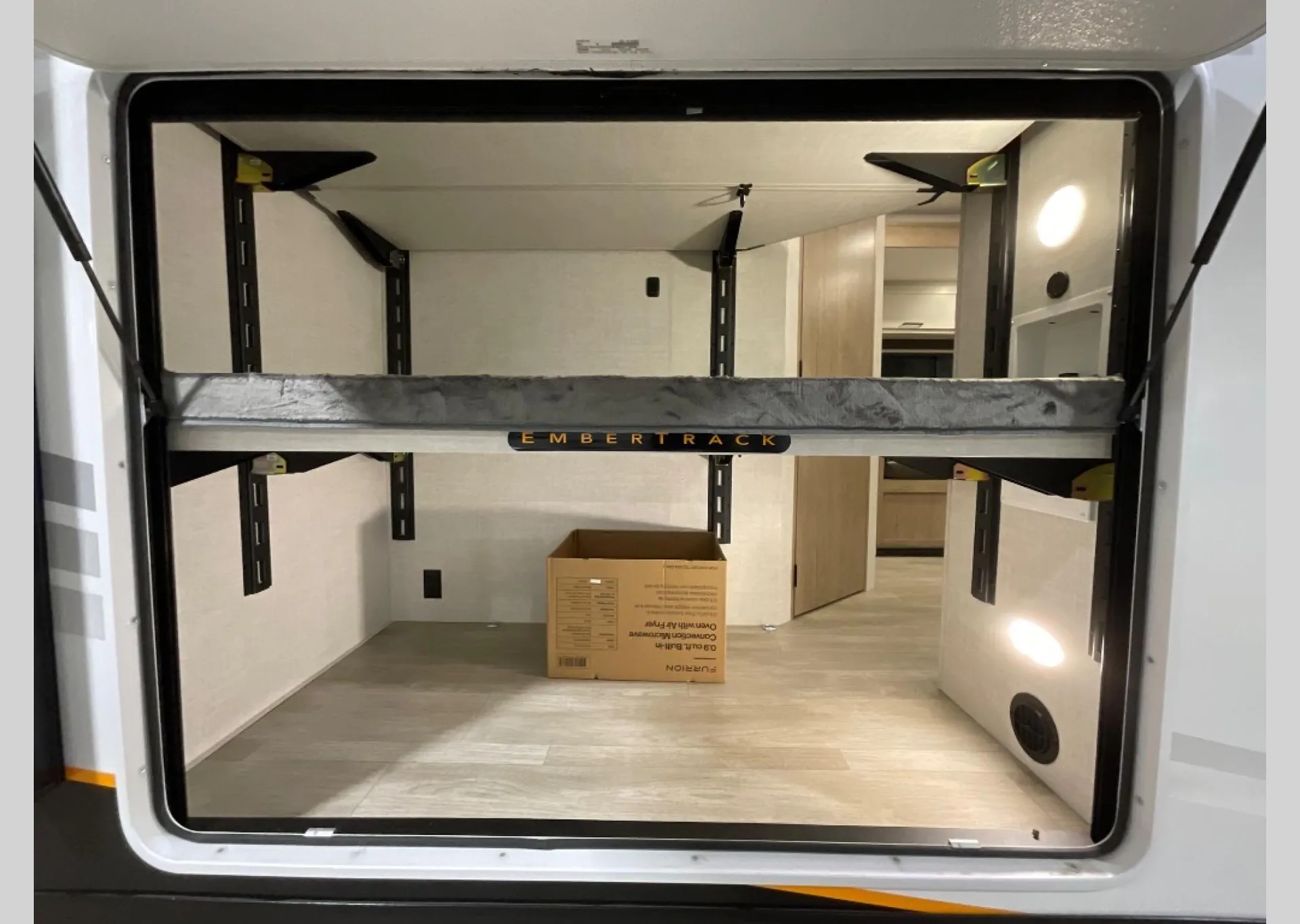 2026 Ember RV E-Series 19ETS - Photo 3