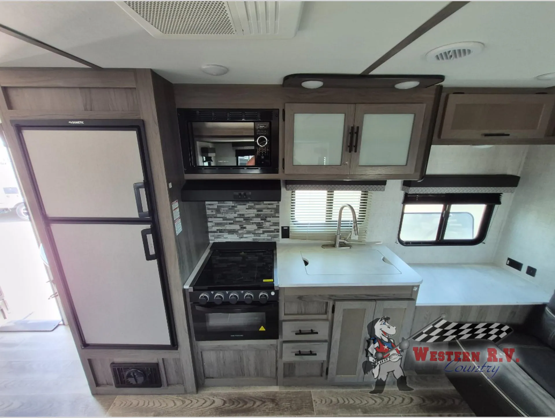 2022 Gulf Stream Kingsport Ultra Lite 236RL - Photo 4