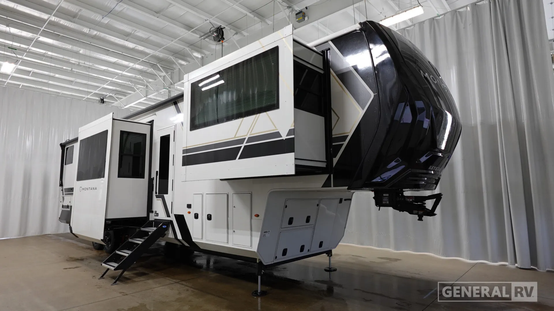 2027 Keystone Montana 3800FL - Photo 2