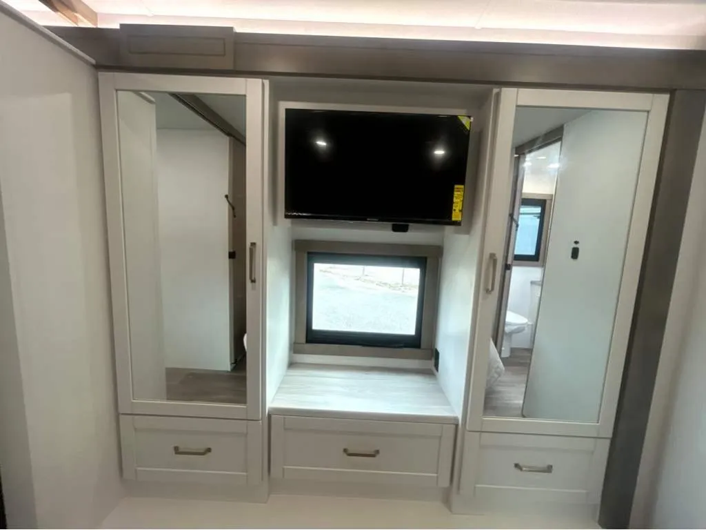 2027 Entegra Coach Vision XL 36C, Photos photo 31