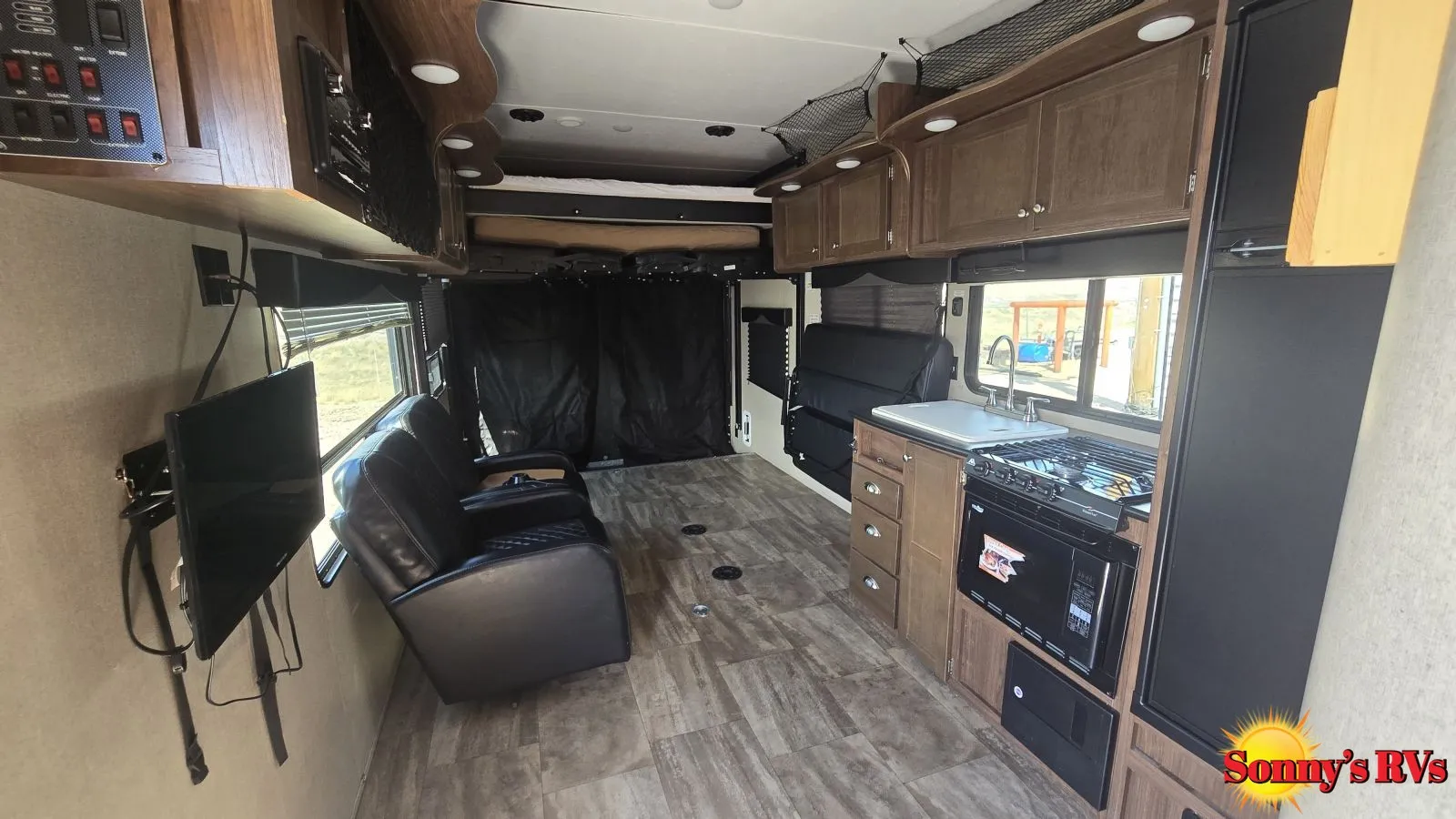2017 Dutchman Rubicon 2800 - Photo 2
