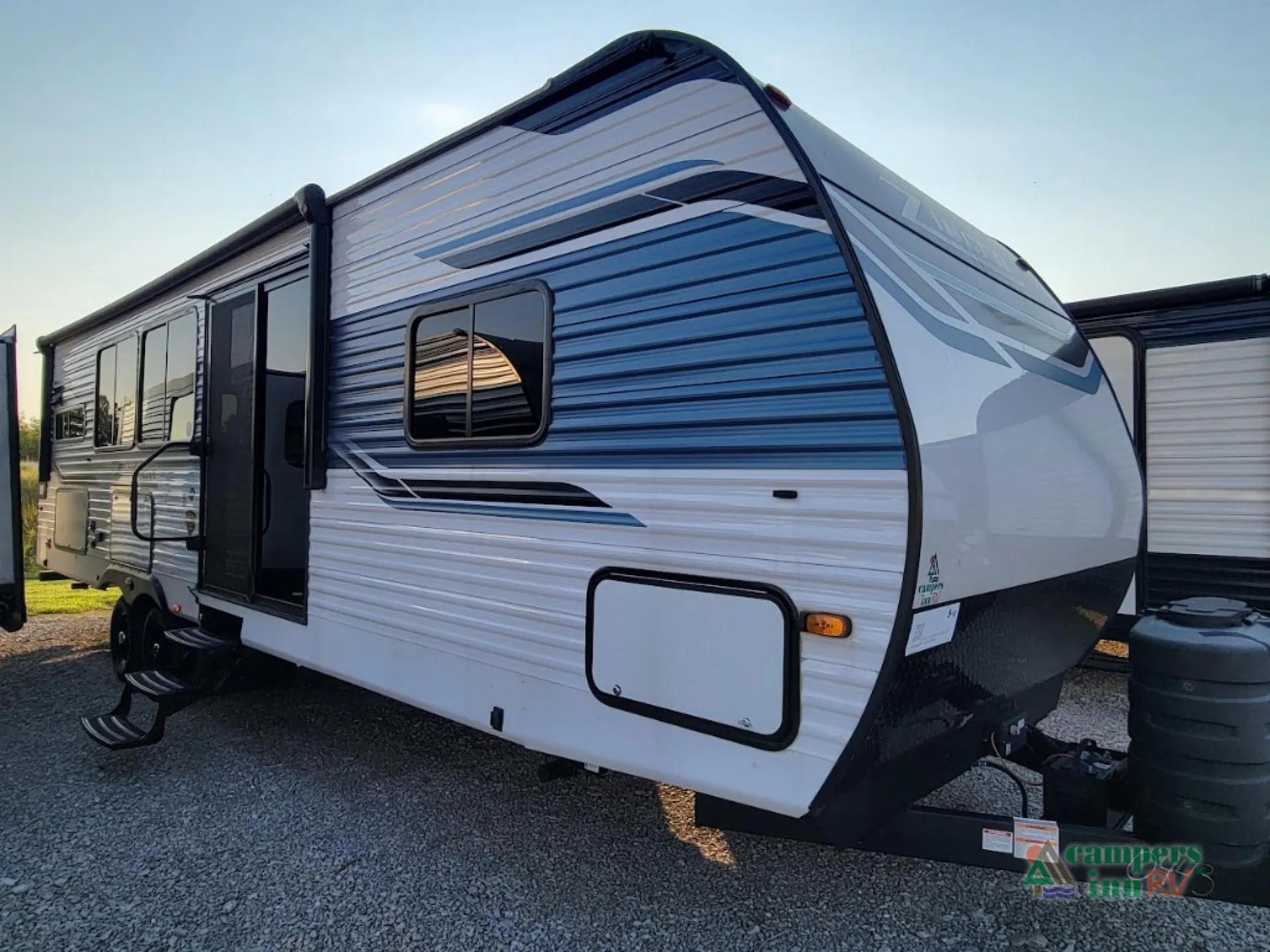2024 CrossRoads Zinger ZR309BH - Photo 2