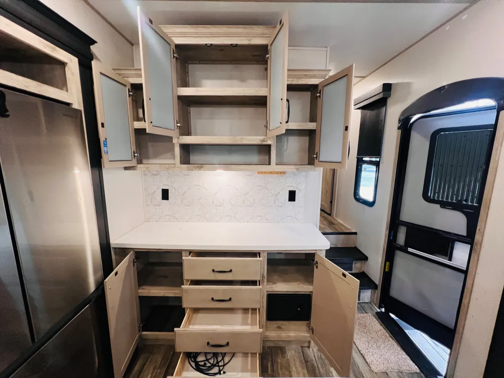 2023 Keystone Avalanche 390DS, Photos photo 23