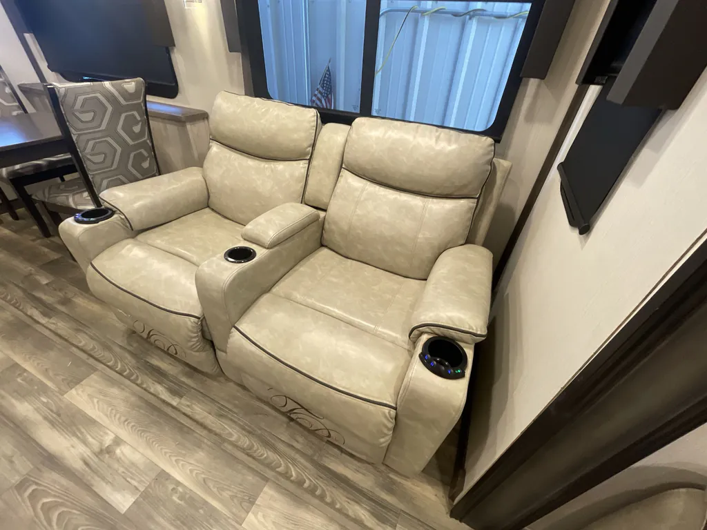 2022 Forest River Cardinal Luxury 380RLX, Photos photo 17