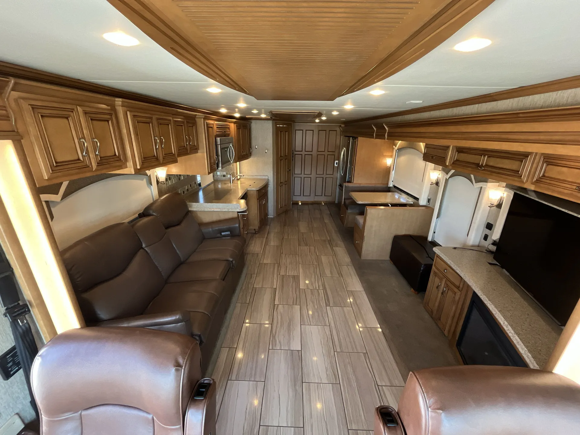 2015 Newmar Ventana 4037 — living area main