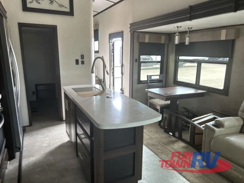 2018 Jayco North Point 377RLBH - Photo 4