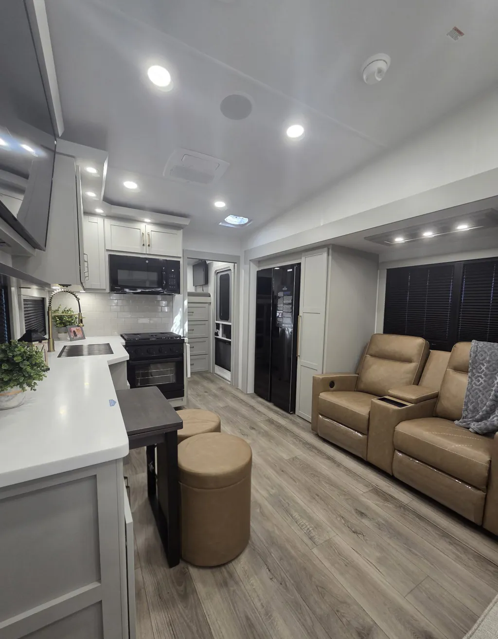 2026 Brinkley Model Z 2810, Photos photo 5