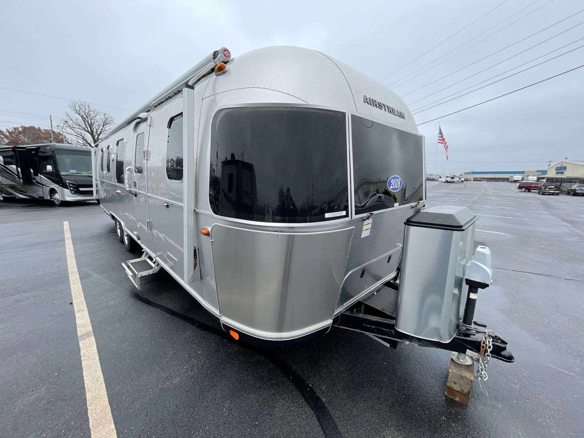 2018 airstream Classic 33FB - Photo 2