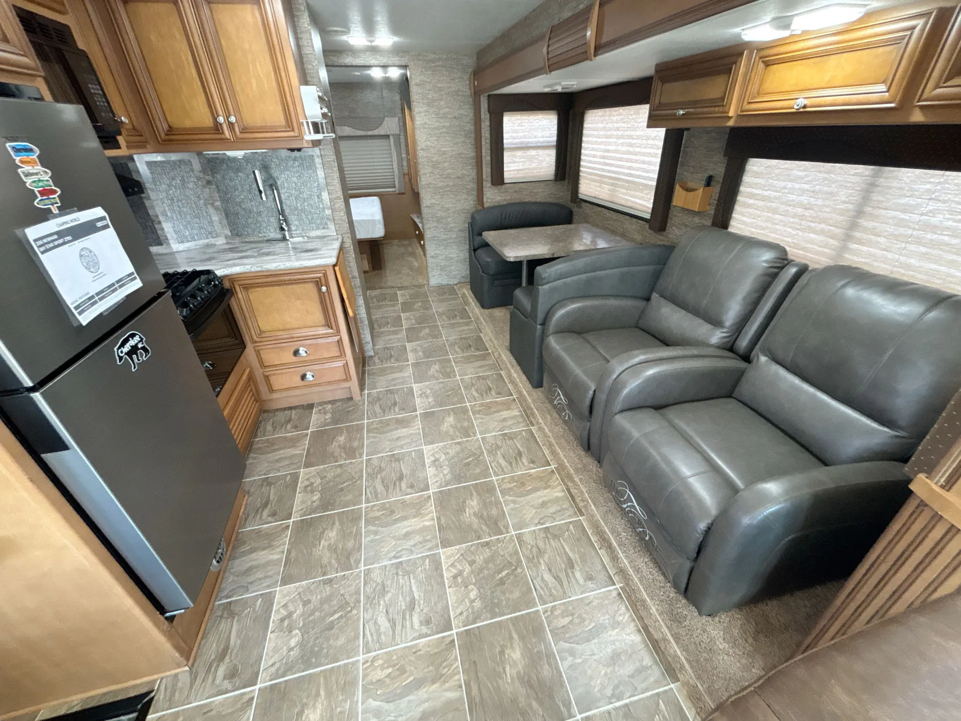 2016 Newmar Bay Star Sport 2702 — living area main