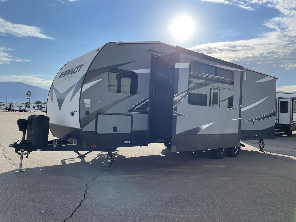 2018 Keystone Impact 28V - Photo 4