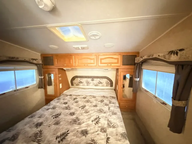 2005 Forest River Wildcat 27RL, Photos photo 18
