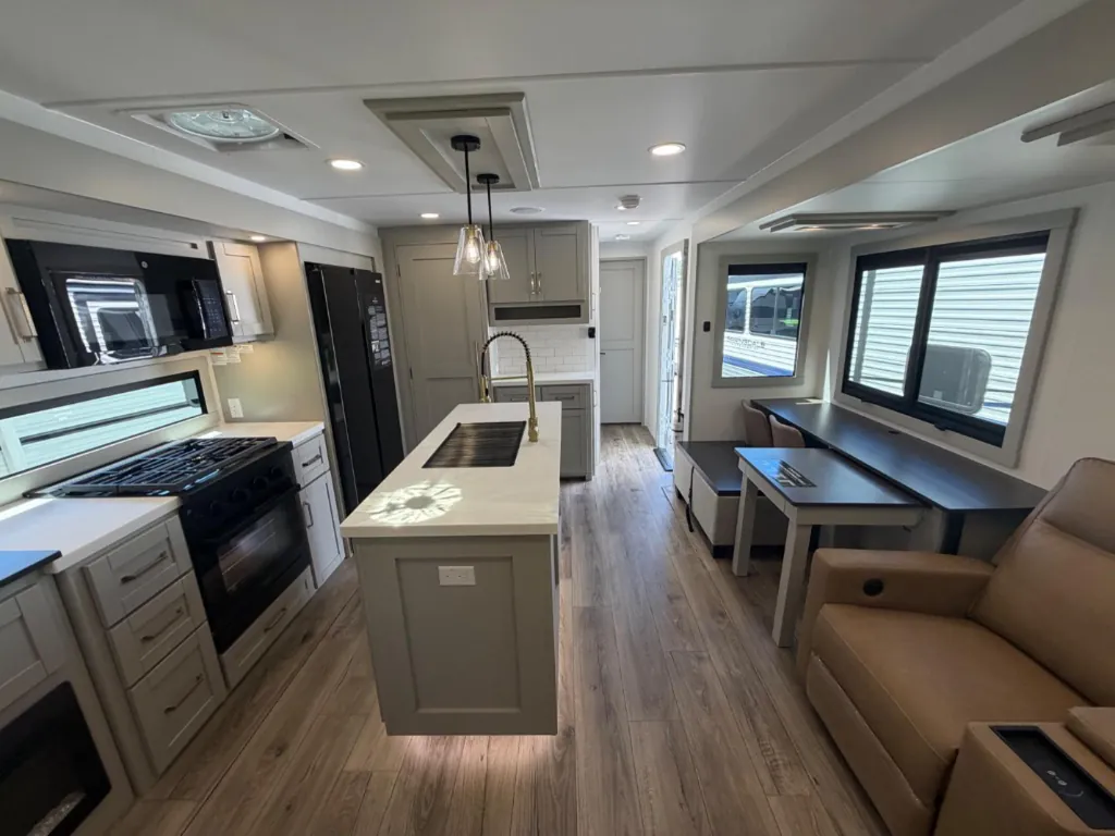 2026 Brinkley Model Z Air 297, Photos photo 9