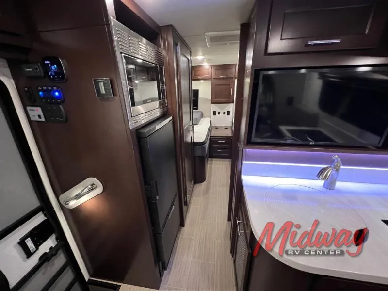2023 Regency RV Ultra Brougham UB25TB - Photo 3