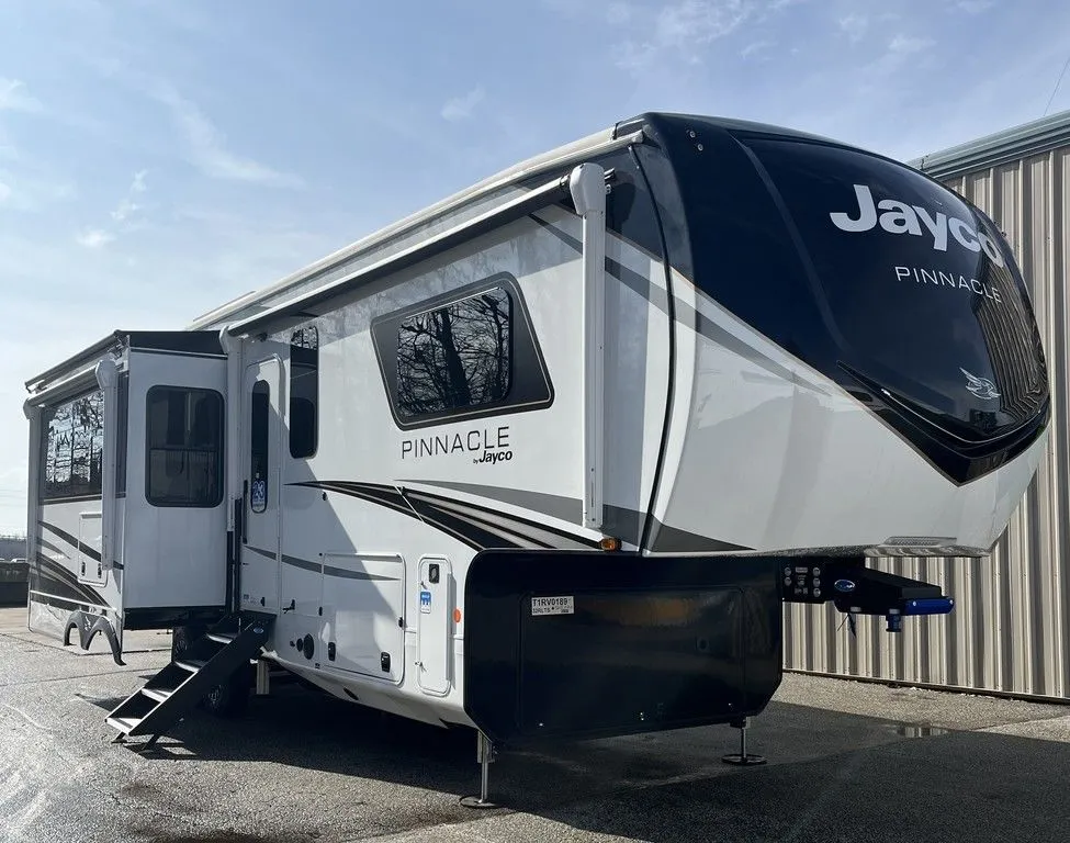 2025 Jayco North Point 381CKRE - Photo 4