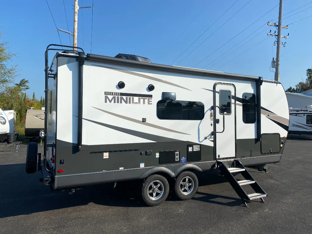 2025 Forest River Rockwood Mini Lite 2214S - Photo 3