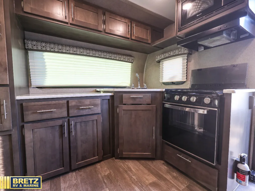 2019 Forest River Flagstaff Micro Lite 25FKS, Photos photo 6
