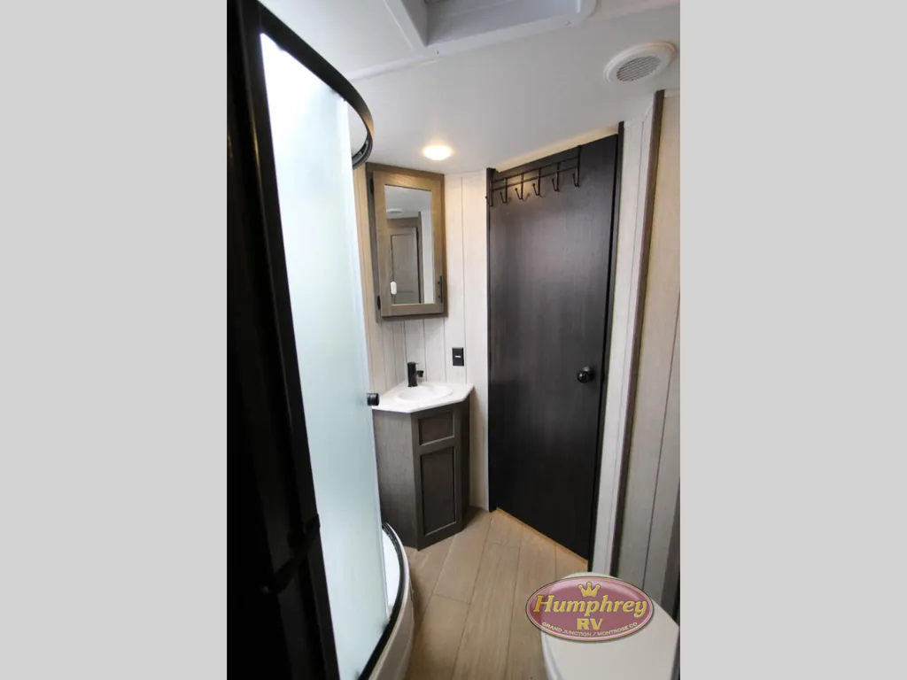 2026 Forest River Cherokee Alpha Wolf 33BH, Photos photo 30