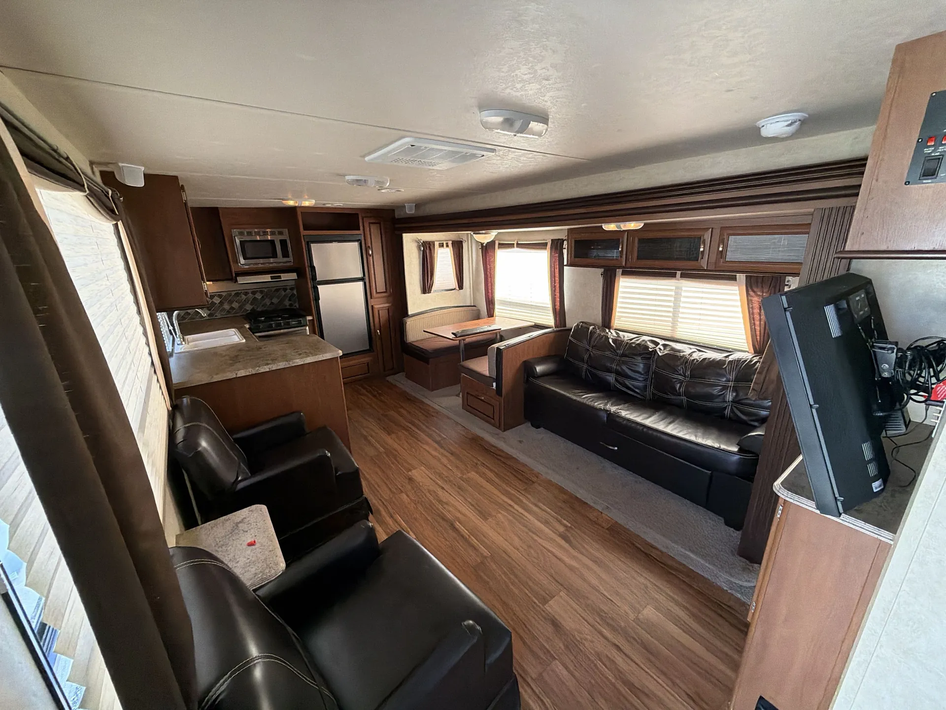 2015 Forest River Wildwood 27RKSS — living area main